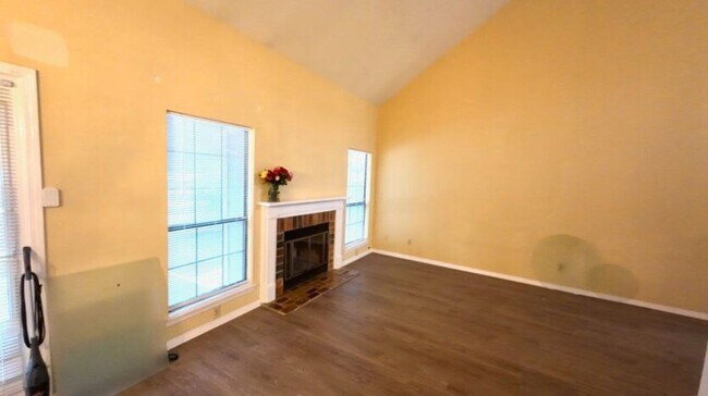 Building Photo - 5900 Grelot Rd
