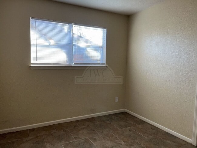 Building Photo - 1202 Kathey Dr