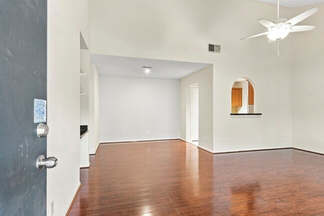 Building Photo - 1100 Augusta Dr