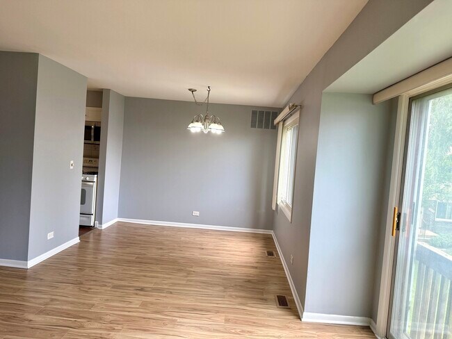 Building Photo - 3026 Roberts Dr
