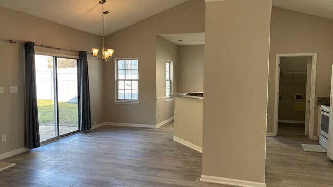 Building Photo - 12045 Evergreen Hollow Dr