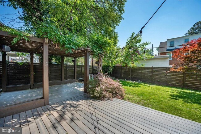 Building Photo - 801 Cox Ave