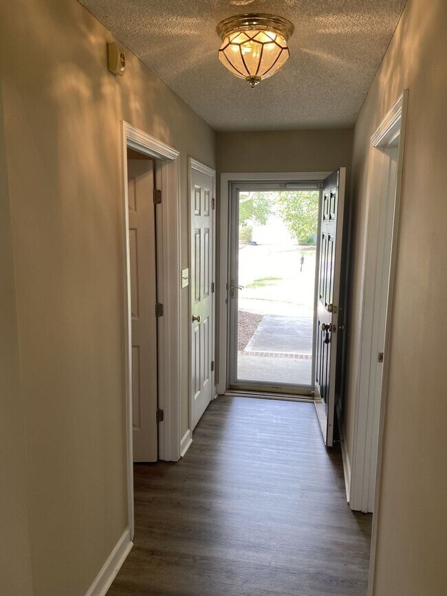 Building Photo - 4924 Aldersbrook Dr
