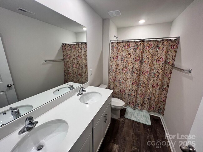 Building Photo - 7868 Whispering Strm Dr