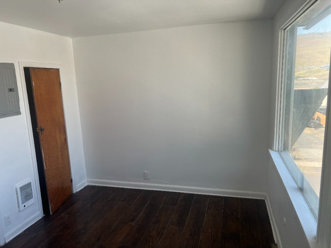 Building Photo - 325 1st Ave