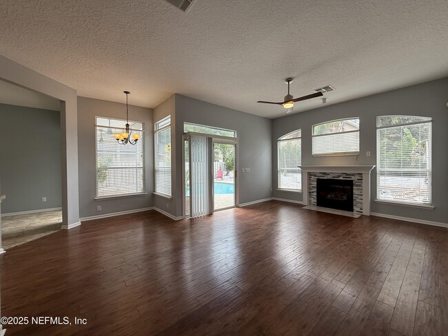 Building Photo - 1319 N Kyle Way