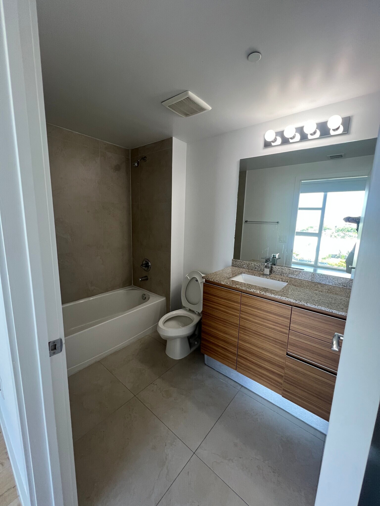 Building Photo - 1524 NE Miami Pl