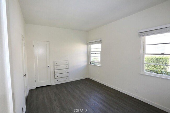 Building Photo - 364 Cliff Dr