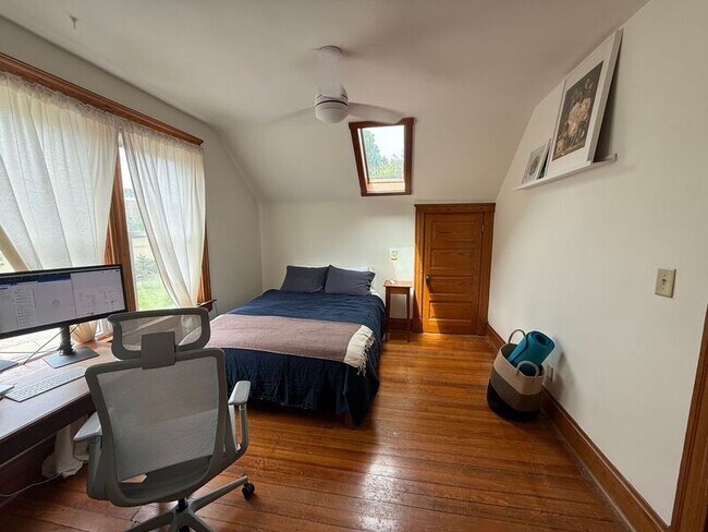 Building Photo - 3742 Kenilworth Pl