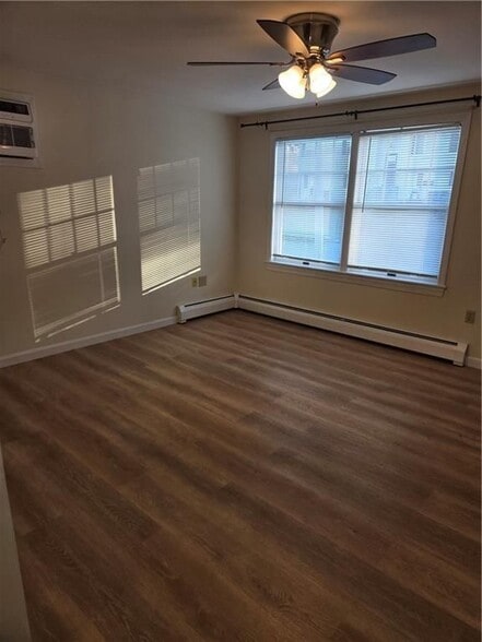 Building Photo - 19 Berclay St