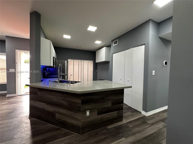 Building Photo - 691 SW 158th Way