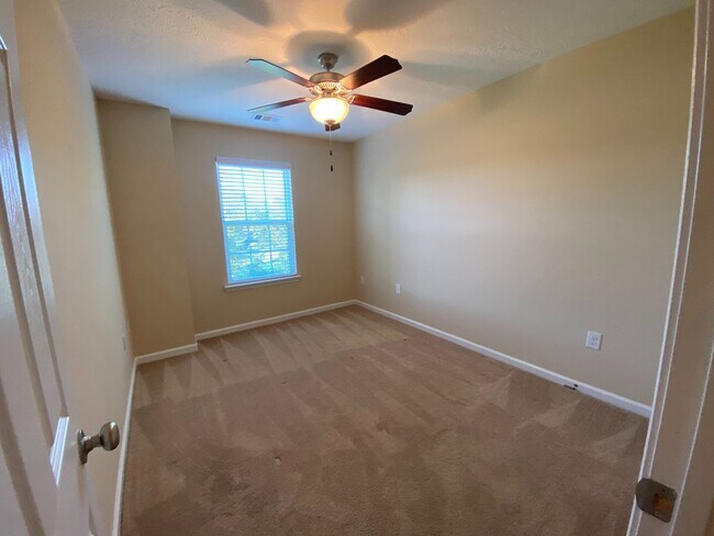 Building Photo - 2071 Reserve Ln