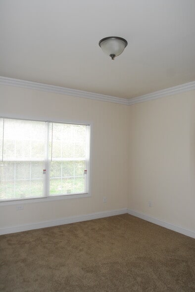 Building Photo - 15340 6th St