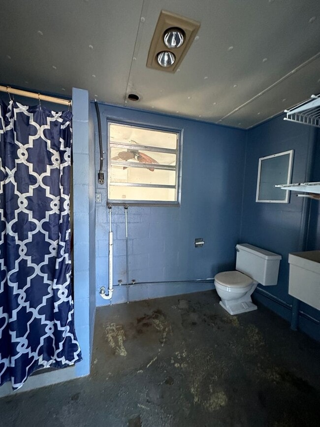 Building Photo - Nice 2/1 Home w/ Fenced Yard in St Cloud