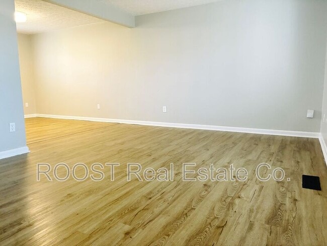 Building Photo - 3044 Arrowsmith Dr