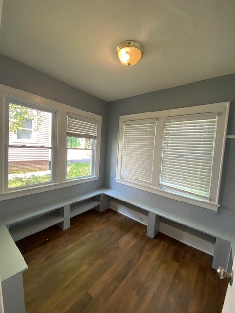 Building Photo - 2411 E Genesee St