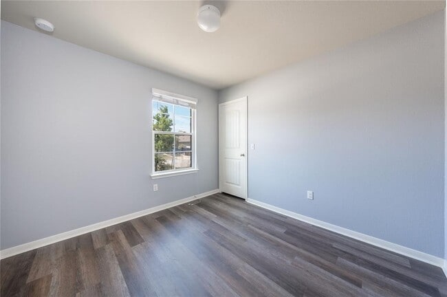 Building Photo - 414 Pentire Way