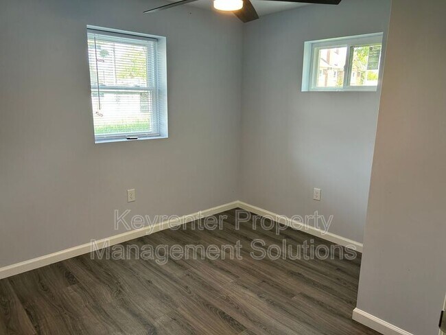 Building Photo - 421 N Charlotte Ave