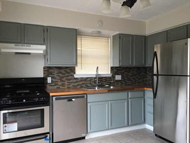 Building Photo - 2003 Kenneth Ave