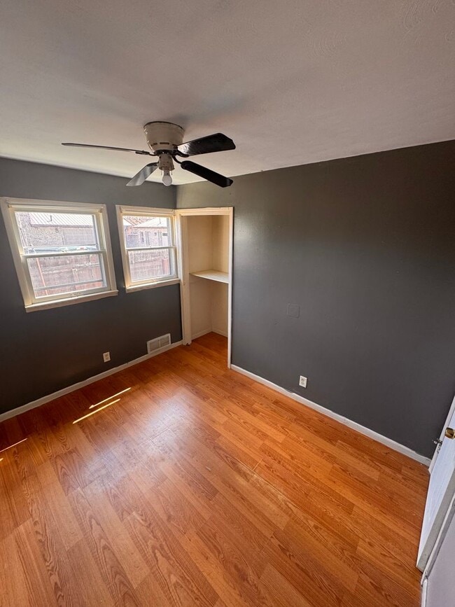 Building Photo - 3 Bed 1 Bath HOUSE