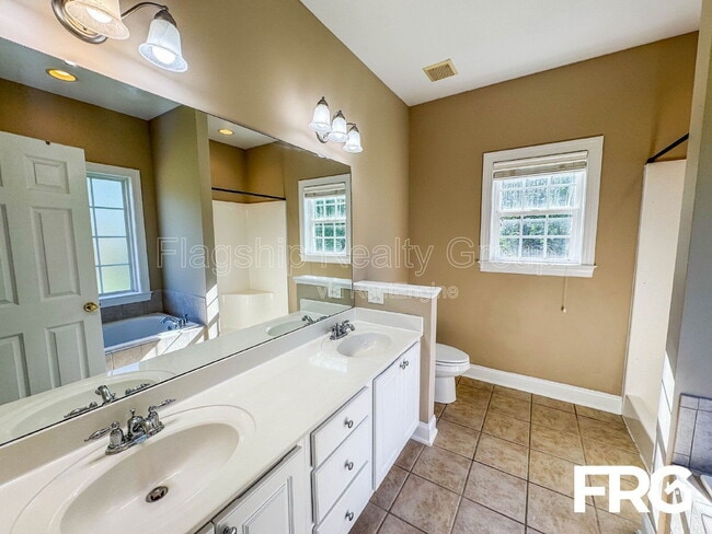 Building Photo - 2426 Pinetops Dr