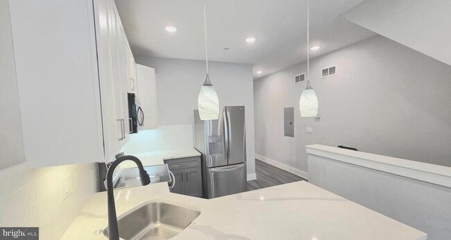 Building Photo - 5233 Chancellor St