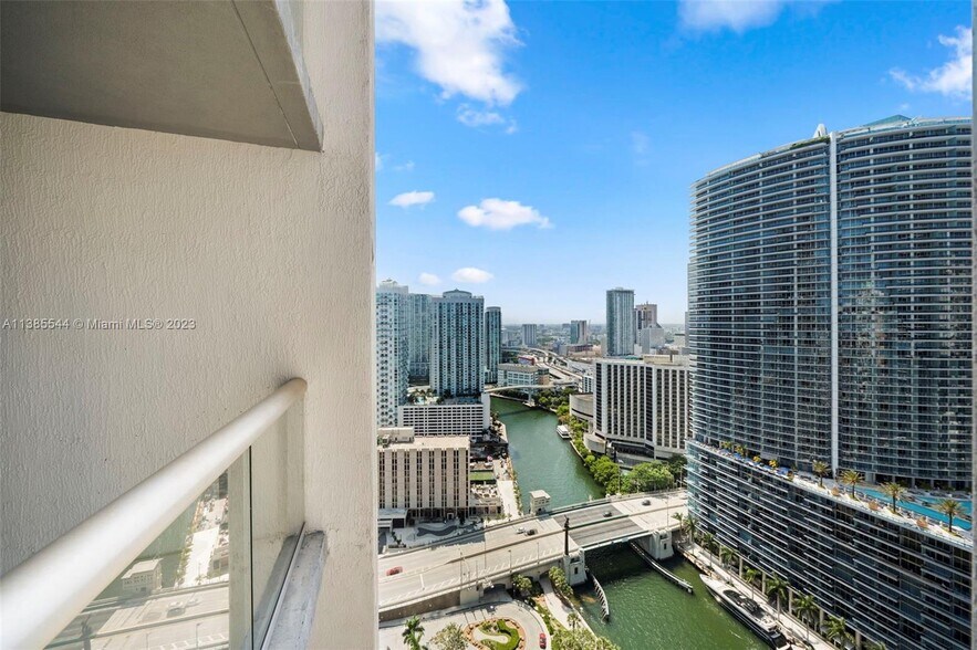 Building Photo - 475 Brickell Ave