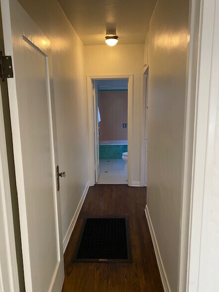 Building Photo - 1558 S Carmelina Ave