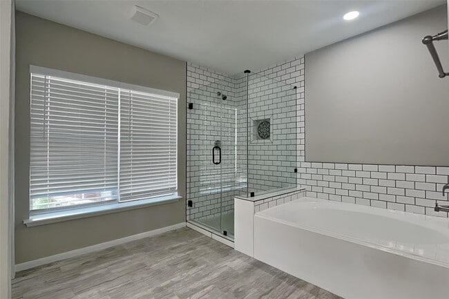 Building Photo - 5 Regency Ct