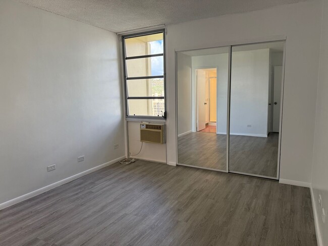 Building Photo - Newly Renovated 2 Bedrooms, 2 Full Baths w...