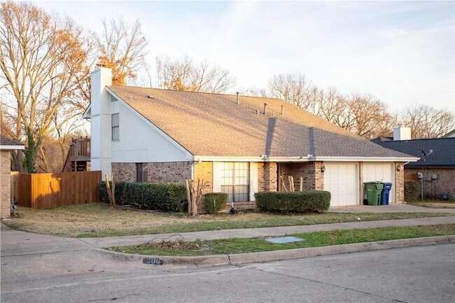 Building Photo - 310 Overland Dr