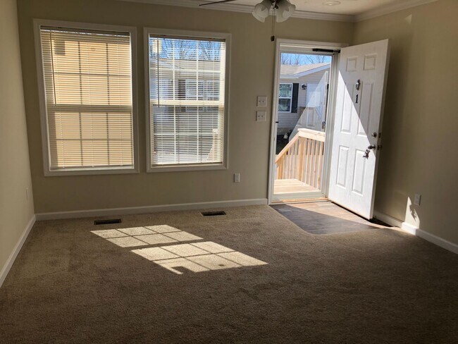 Building Photo - 1316 Cora Ln