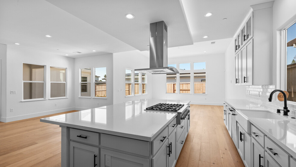 Building Photo - 3840 Fletcher Park Cir