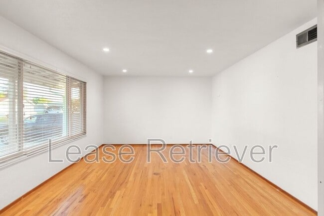 Building Photo - 1265 Slayton Dr