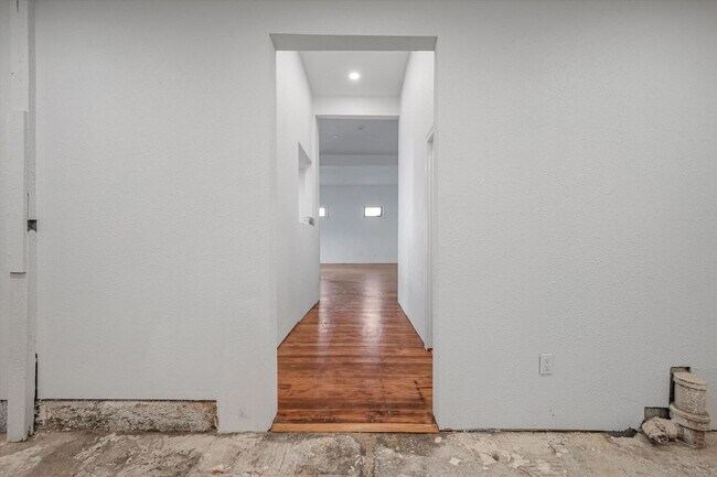 Building Photo - Chenery Street Property