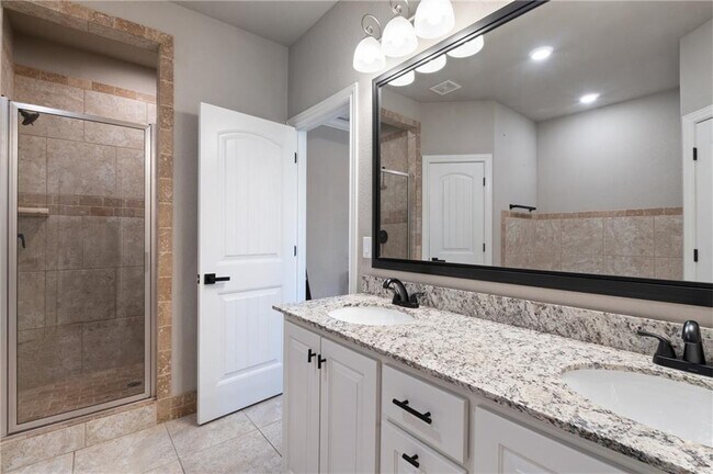 Building Photo - 5702 S 60th Pl