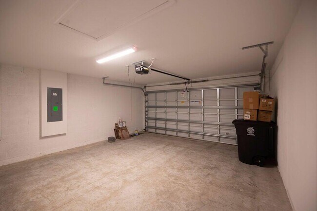 Building Photo - 11146 NW Fernbrook Dr