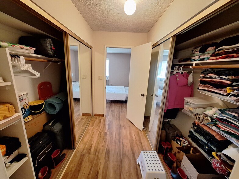 Building Photo - 5042 Glide Dr