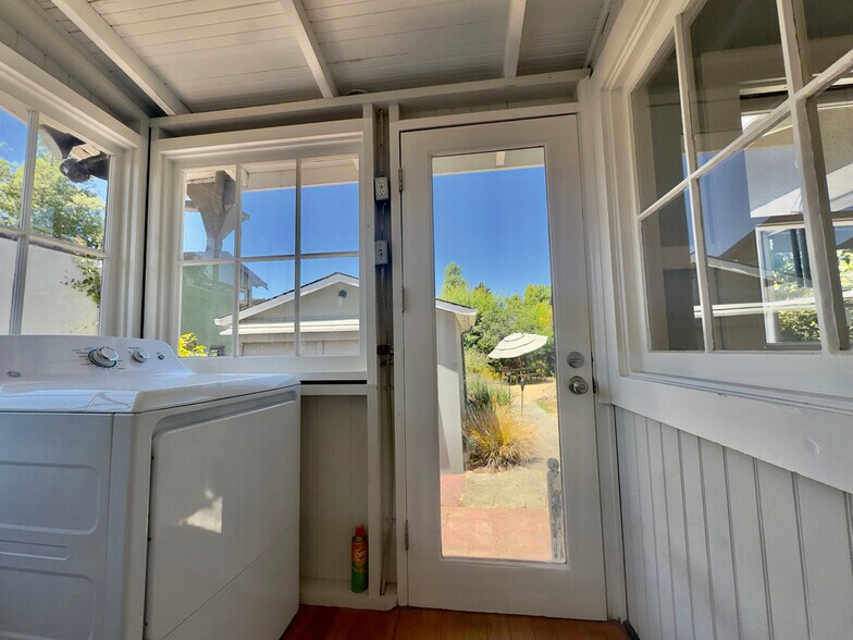 Building Photo - 2309 Derby St