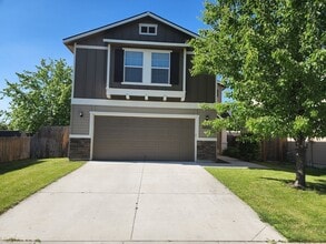 Building Photo - Beautiful 3 bedroom, 2.5 bathroom home with loft  in West Boise. Great floor plan that has everyt...