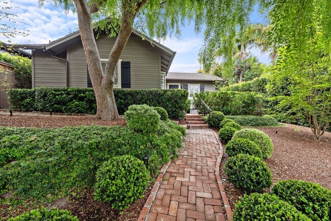 Building Photo - Classic Modern Cottage in Laguna Village