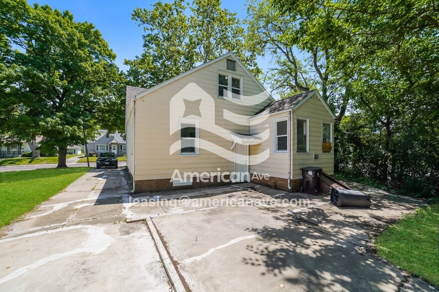 Building Photo - 1911 N Broadway St