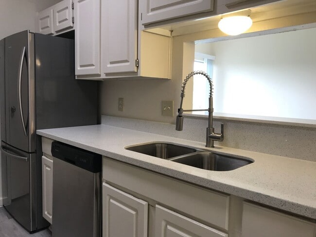 Building Photo - Great Location 2/2 BACKS TO NORTHEN WALNUT CREEK TRAIL