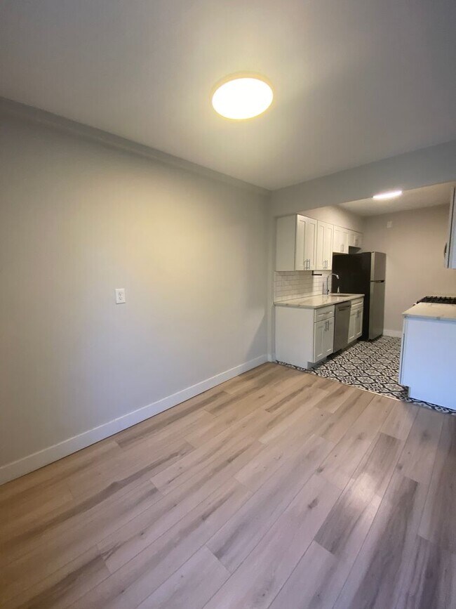 Building Photo - Beautiful 3Bed/1Bath in the Grove
