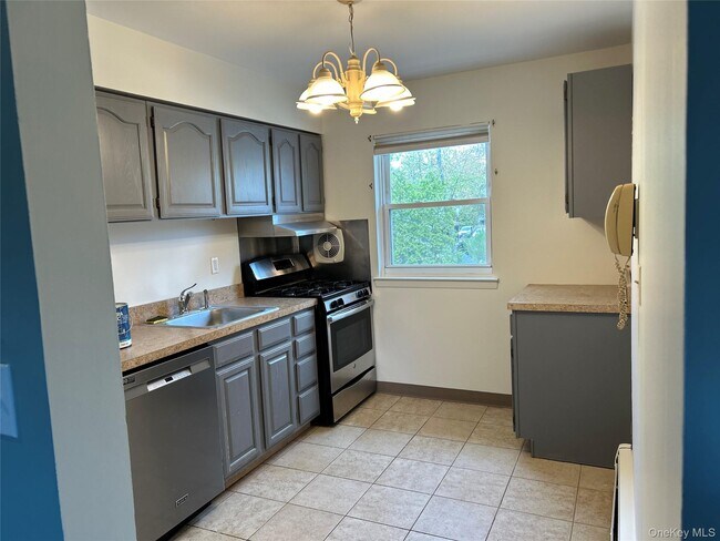 Building Photo - 140 Meyer Oval