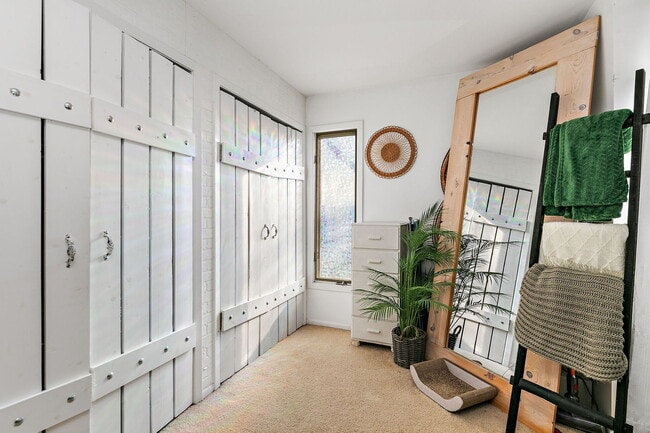 Building Photo - 614 N Hough St