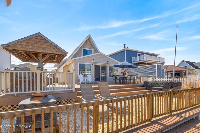 Building Photo - 13 Clearwater Way