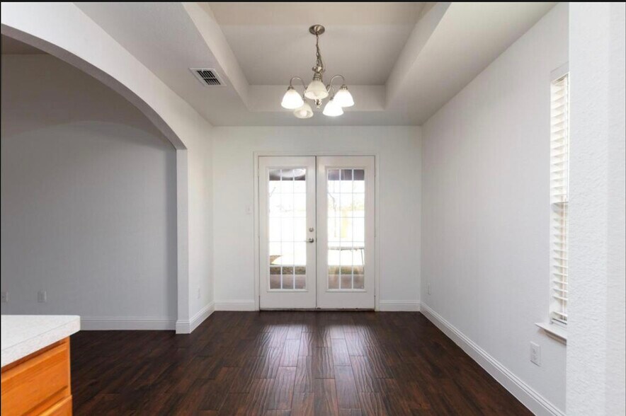 Building Photo - 1123 Warrior Dr