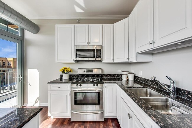 Building Photo - 1200 W Monroe St