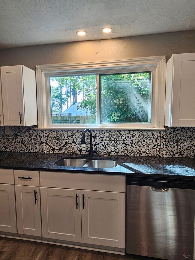 Building Photo - 348 Virginian Dr unit A